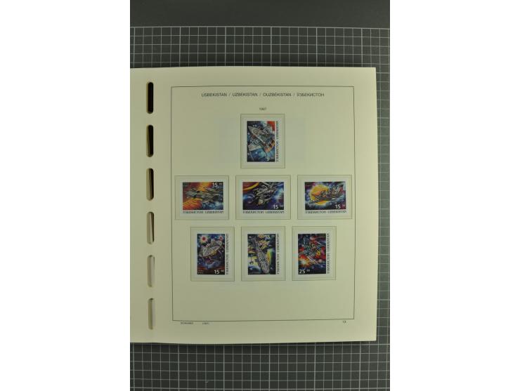 1992/2004, unmounted mint collection with souvenir sheets, strips and tabs etc.