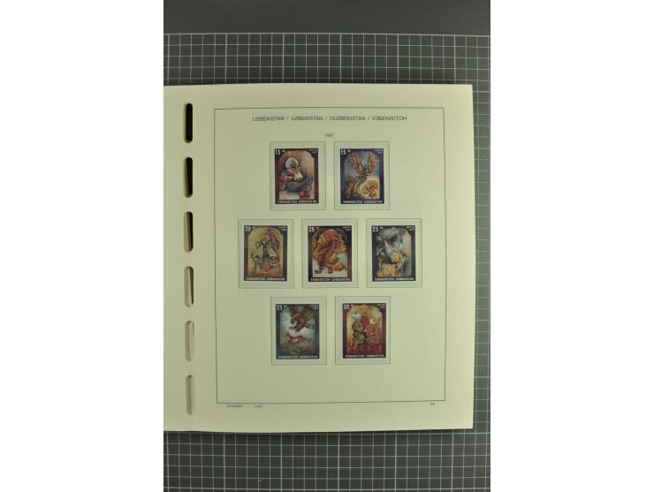 1992/2004, unmounted mint collection with souvenir sheets, strips and tabs etc.