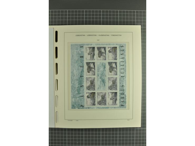 1992/2004, unmounted mint collection with souvenir sheets, strips and tabs etc.