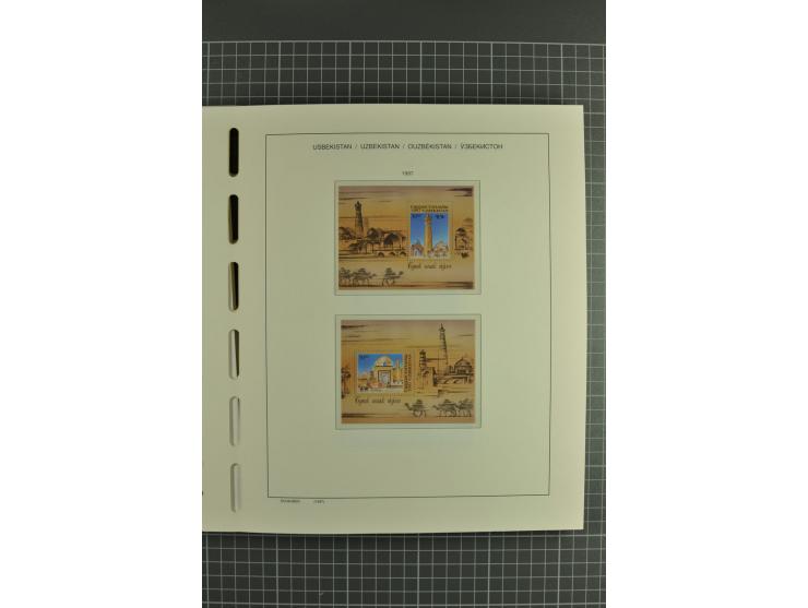 1992/2004, unmounted mint collection with souvenir sheets, strips and tabs etc.