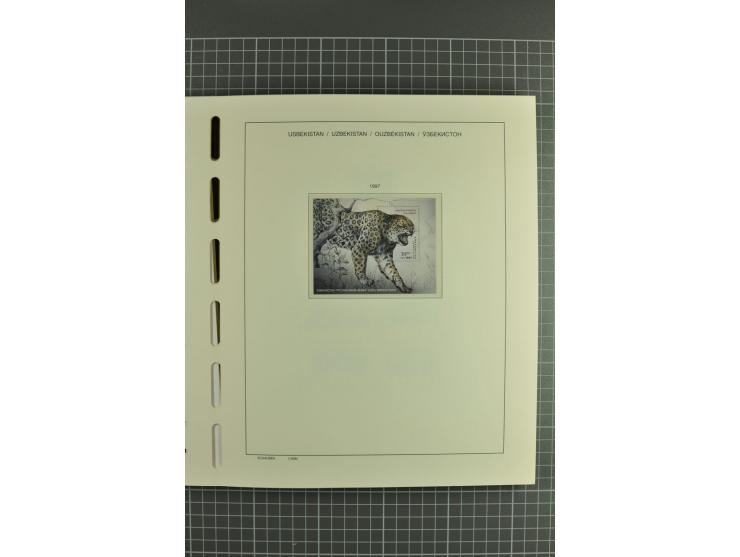 1992/2004, unmounted mint collection with souvenir sheets, strips and tabs etc.