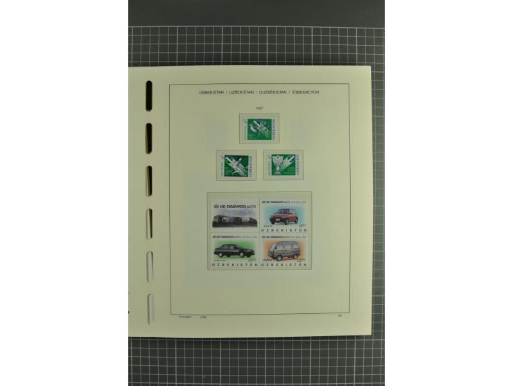 1992/2004, unmounted mint collection with souvenir sheets, strips and tabs etc.