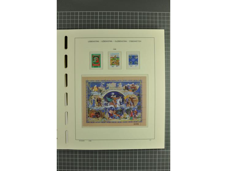1992/2004, unmounted mint collection with souvenir sheets, strips and tabs etc.