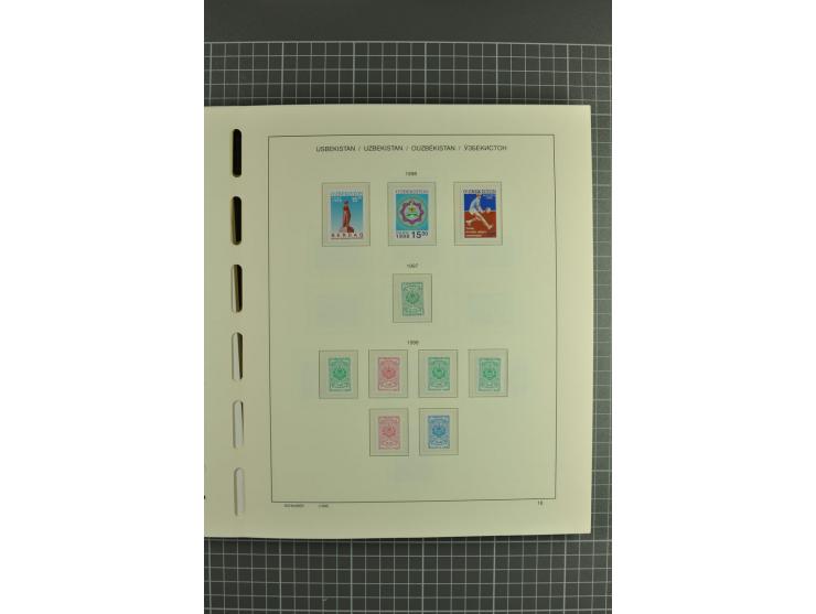 1992/2004, unmounted mint collection with souvenir sheets, strips and tabs etc.