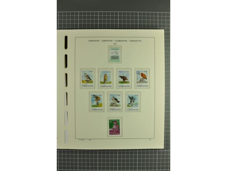 1992/2004, unmounted mint collection with souvenir sheets, strips and tabs etc.