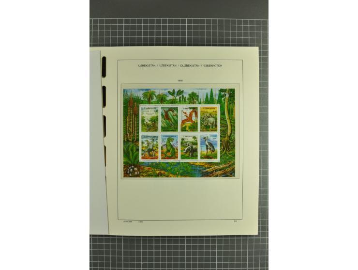 1992/2004, unmounted mint collection with souvenir sheets, strips and tabs etc.