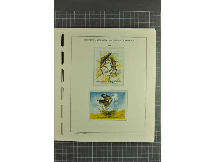 1992/2004, unmounted mint collection with souvenir sheets, strips and tabs etc.