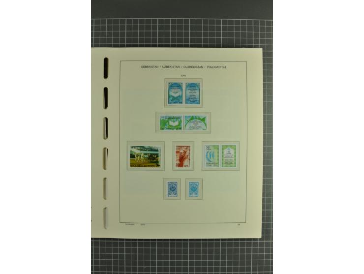 1992/2004, unmounted mint collection with souvenir sheets, strips and tabs etc.