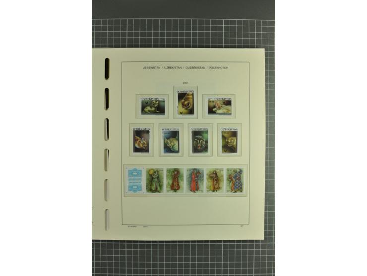 1992/2004, unmounted mint collection with souvenir sheets, strips and tabs etc.