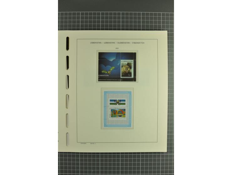 1992/2004, unmounted mint collection with souvenir sheets, strips and tabs etc.