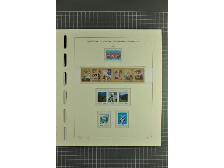1992/2004, unmounted mint collection with souvenir sheets, strips and tabs etc.