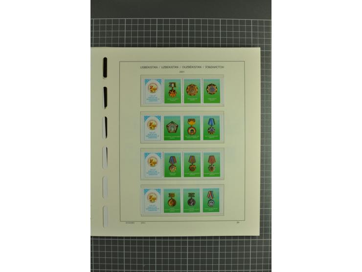 1992/2004, unmounted mint collection with souvenir sheets, strips and tabs etc.