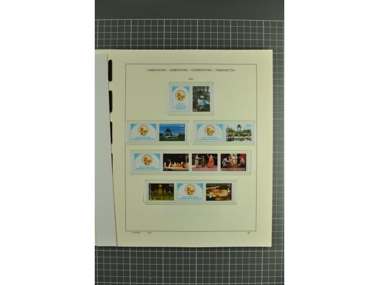 1992/2004, unmounted mint collection with souvenir sheets, strips and tabs etc.