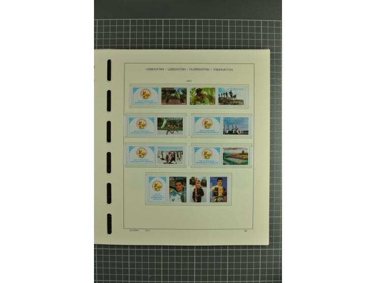 1992/2004, unmounted mint collection with souvenir sheets, strips and tabs etc.