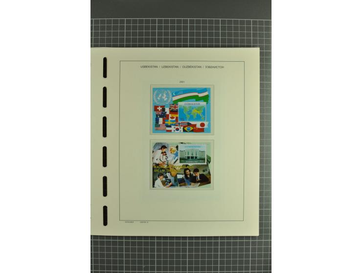1992/2004, unmounted mint collection with souvenir sheets, strips and tabs etc.