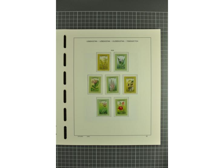 1992/2004, unmounted mint collection with souvenir sheets, strips and tabs etc.