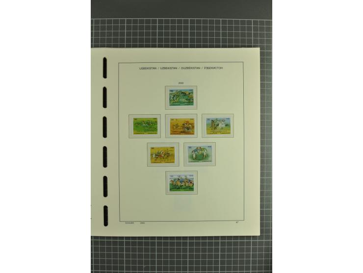 1992/2004, unmounted mint collection with souvenir sheets, strips and tabs etc.