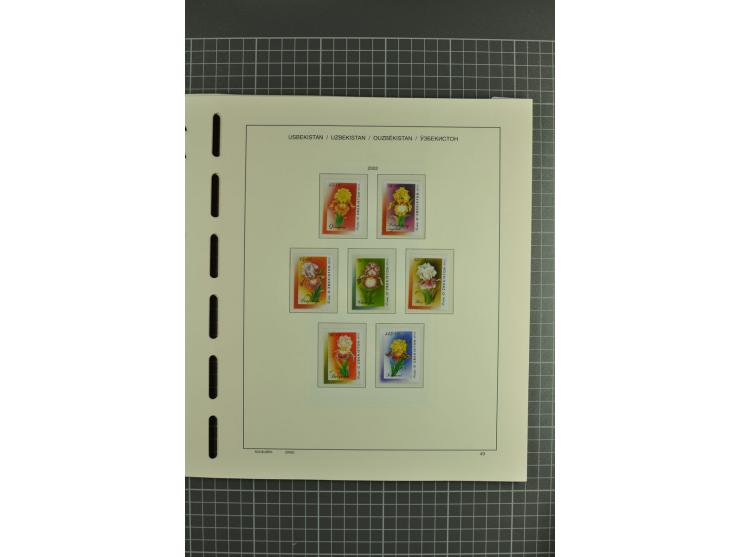 1992/2004, unmounted mint collection with souvenir sheets, strips and tabs etc.