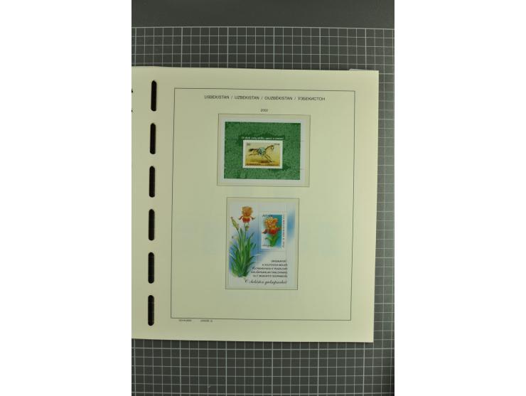 1992/2004, unmounted mint collection with souvenir sheets, strips and tabs etc.