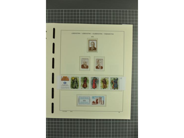 1992/2004, unmounted mint collection with souvenir sheets, strips and tabs etc.