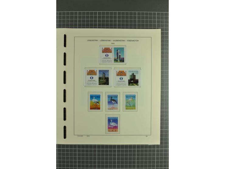 1992/2004, unmounted mint collection with souvenir sheets, strips and tabs etc.