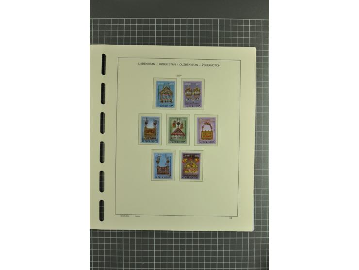 1992/2004, unmounted mint collection with souvenir sheets, strips and tabs etc.