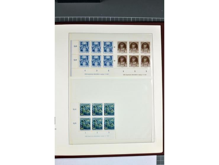 1949/90, in den Hauptnummern nahezu komplette postfrische Sammlung der Druckvermerke und Druckereizeichen, meist in Vierer- o