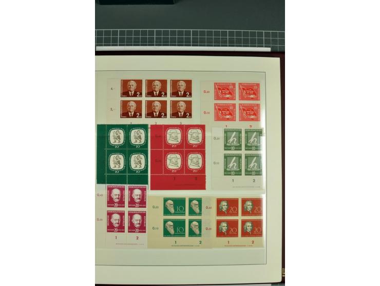 1949/90, in den Hauptnummern nahezu komplette postfrische Sammlung der Druckvermerke und Druckereizeichen, meist in Vierer- o