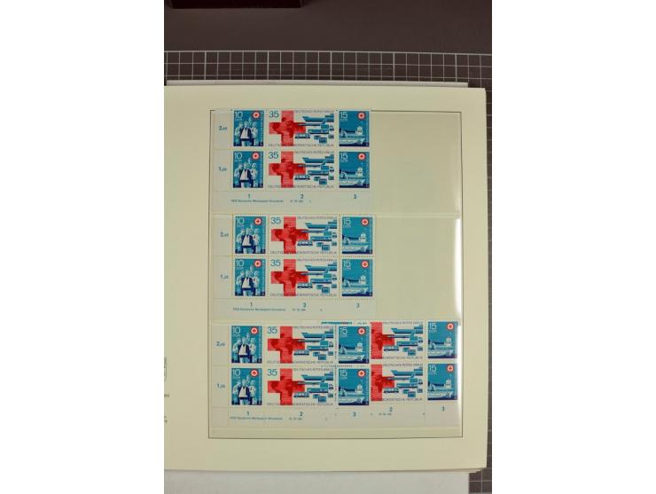 1949/90, in den Hauptnummern nahezu komplette postfrische Sammlung der Druckvermerke und Druckereizeichen, meist in Vierer- o