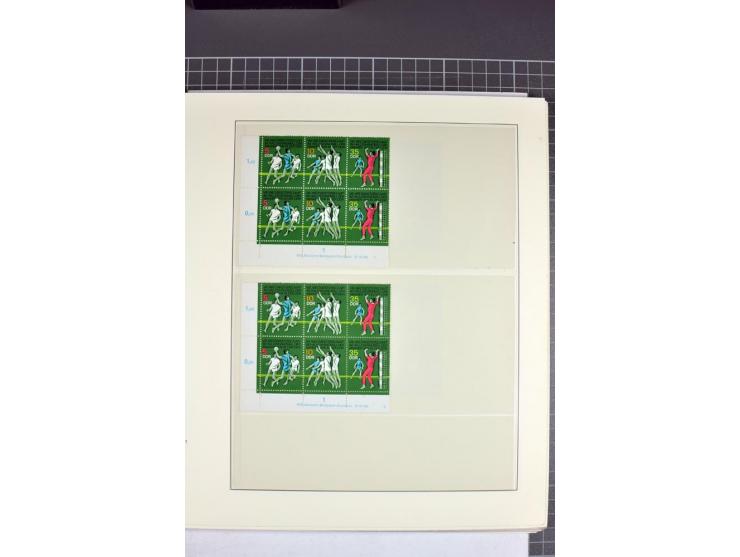 1949/90, in den Hauptnummern nahezu komplette postfrische Sammlung der Druckvermerke und Druckereizeichen, meist in Vierer- o