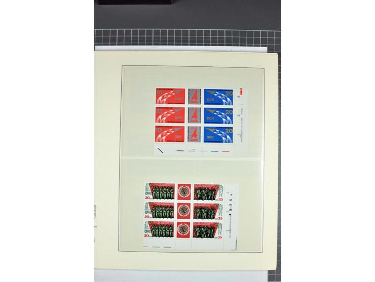 1949/90, in den Hauptnummern nahezu komplette postfrische Sammlung der Druckvermerke und Druckereizeichen, meist in Vierer- o