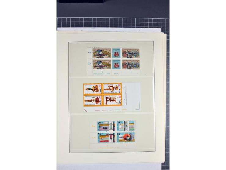 1949/90, in den Hauptnummern nahezu komplette postfrische Sammlung der Druckvermerke und Druckereizeichen, meist in Vierer- o