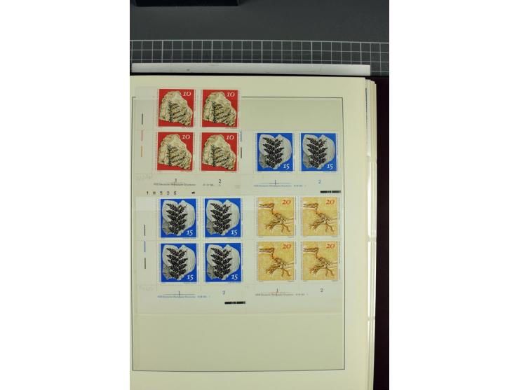 1949/90, in den Hauptnummern nahezu komplette postfrische Sammlung der Druckvermerke und Druckereizeichen, meist in Vierer- o