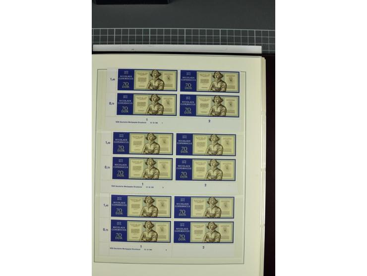 1949/90, in den Hauptnummern nahezu komplette postfrische Sammlung der Druckvermerke und Druckereizeichen, meist in Vierer- o