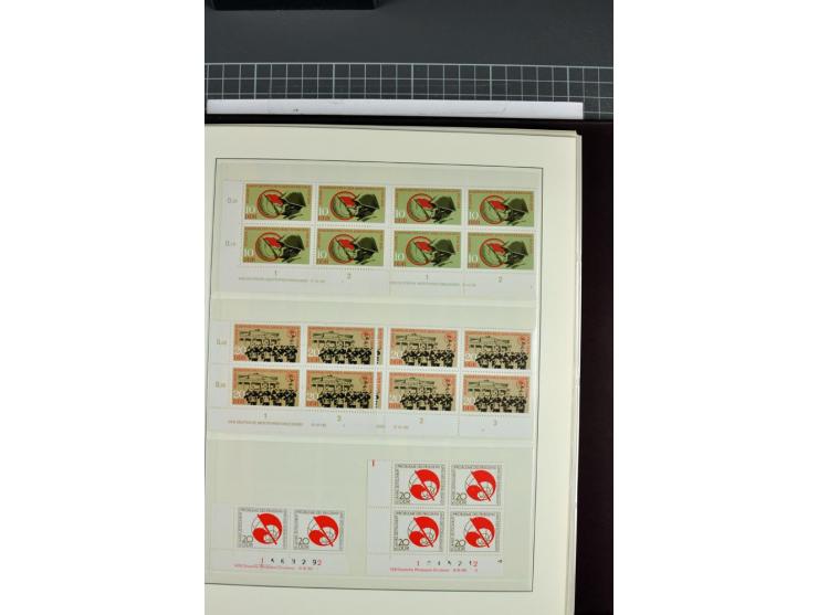 1949/90, in den Hauptnummern nahezu komplette postfrische Sammlung der Druckvermerke und Druckereizeichen, meist in Vierer- o