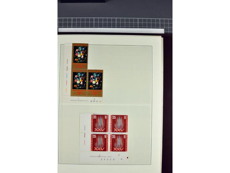 1949/90, in den Hauptnummern nahezu komplette postfrische Sammlung der Druckvermerke und Druckereizeichen, meist in Vierer- o