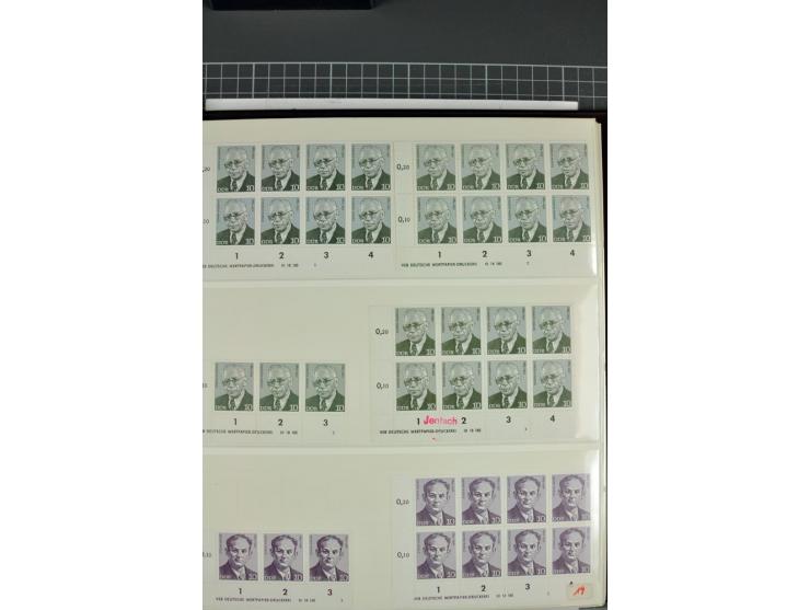 1949/90, in den Hauptnummern nahezu komplette postfrische Sammlung der Druckvermerke und Druckereizeichen, meist in Vierer- o