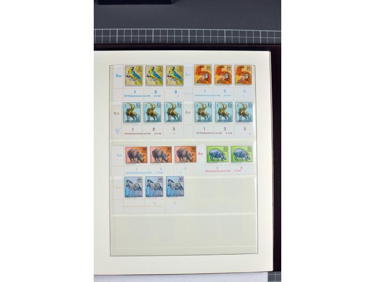 1949/90, in den Hauptnummern nahezu komplette postfrische Sammlung der Druckvermerke und Druckereizeichen, meist in Vierer- o