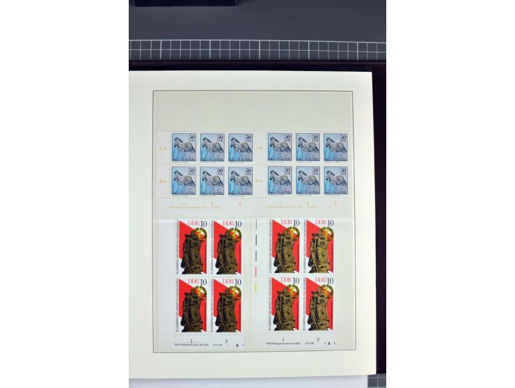 1949/90, in den Hauptnummern nahezu komplette postfrische Sammlung der Druckvermerke und Druckereizeichen, meist in Vierer- o