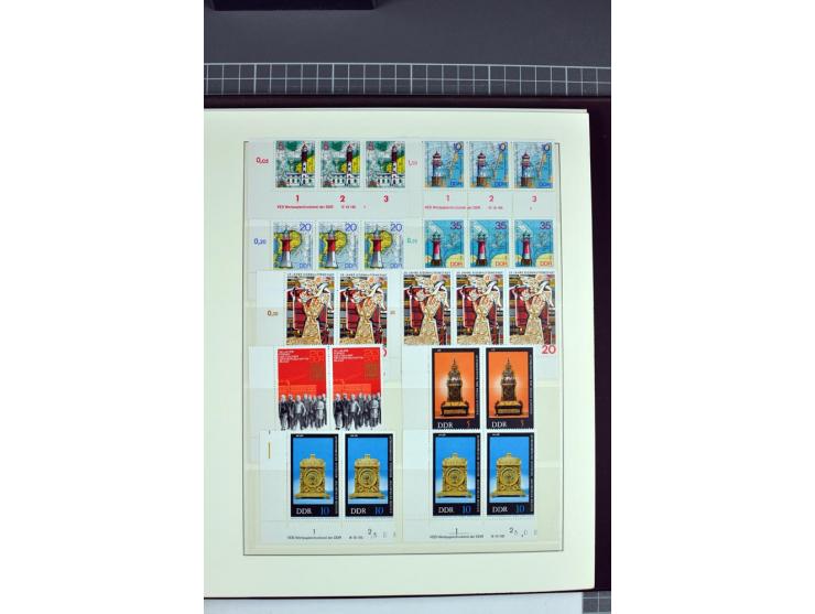 1949/90, in den Hauptnummern nahezu komplette postfrische Sammlung der Druckvermerke und Druckereizeichen, meist in Vierer- o