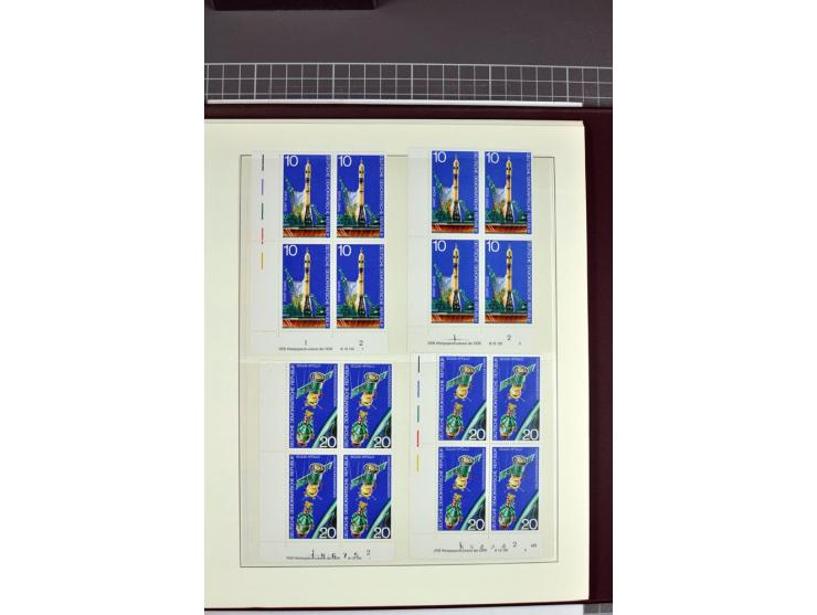 1949/90, in den Hauptnummern nahezu komplette postfrische Sammlung der Druckvermerke und Druckereizeichen, meist in Vierer- o