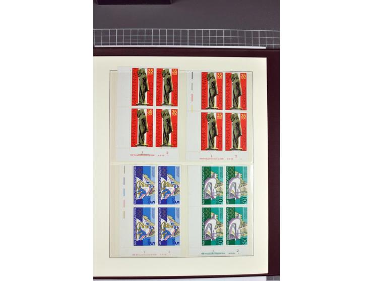 1949/90, in den Hauptnummern nahezu komplette postfrische Sammlung der Druckvermerke und Druckereizeichen, meist in Vierer- o