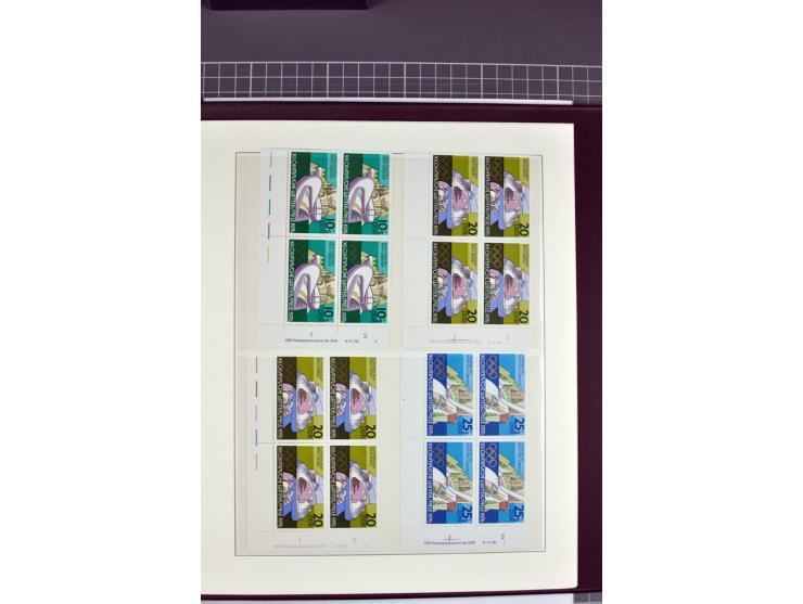 1949/90, in den Hauptnummern nahezu komplette postfrische Sammlung der Druckvermerke und Druckereizeichen, meist in Vierer- o