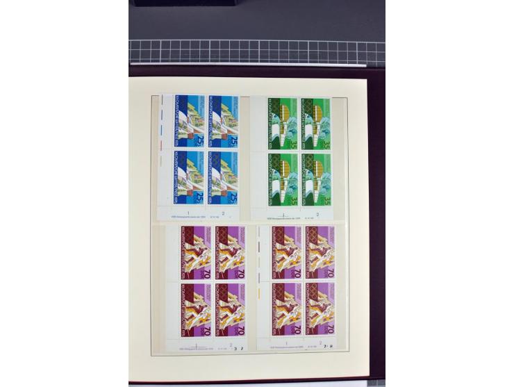 1949/90, in den Hauptnummern nahezu komplette postfrische Sammlung der Druckvermerke und Druckereizeichen, meist in Vierer- o