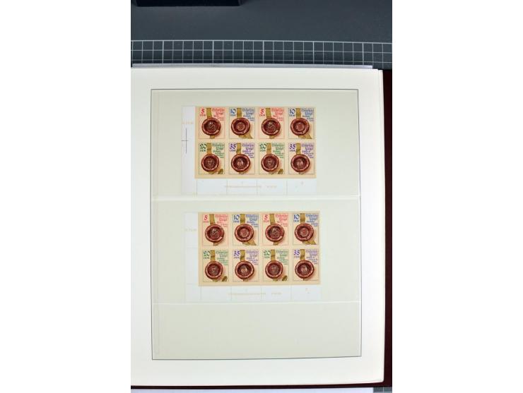 1949/90, in den Hauptnummern nahezu komplette postfrische Sammlung der Druckvermerke und Druckereizeichen, meist in Vierer- o