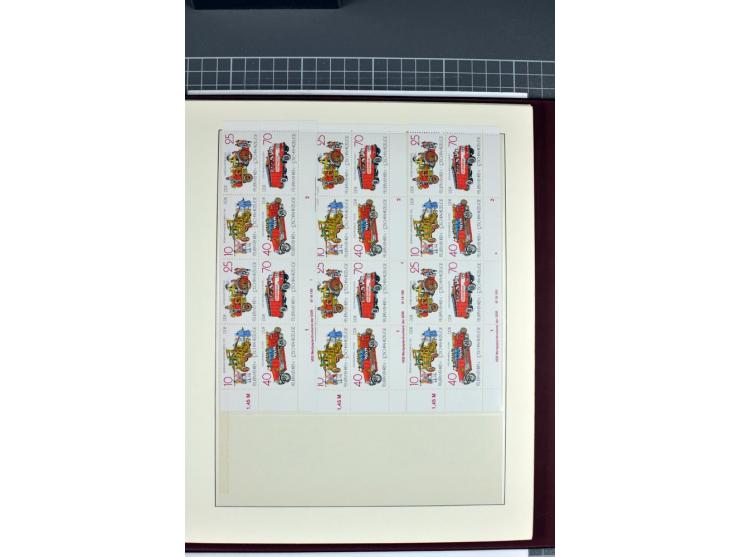 1949/90, in den Hauptnummern nahezu komplette postfrische Sammlung der Druckvermerke und Druckereizeichen, meist in Vierer- o