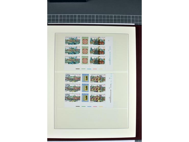 1949/90, in den Hauptnummern nahezu komplette postfrische Sammlung der Druckvermerke und Druckereizeichen, meist in Vierer- o