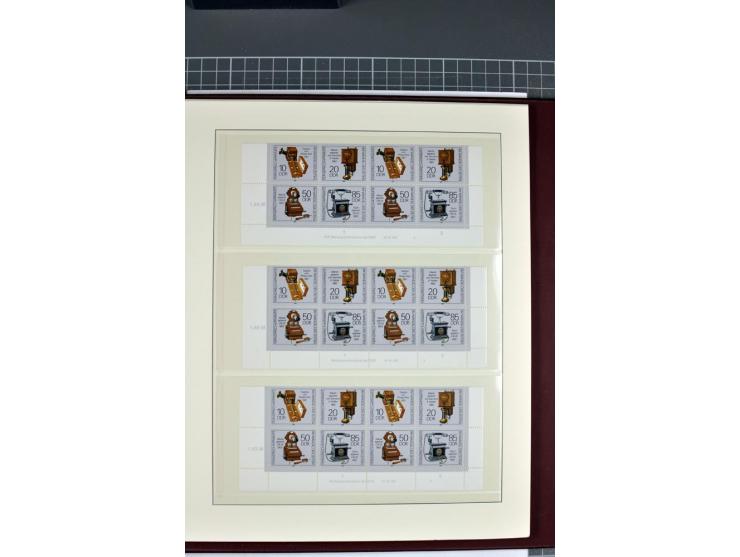 1949/90, in den Hauptnummern nahezu komplette postfrische Sammlung der Druckvermerke und Druckereizeichen, meist in Vierer- o