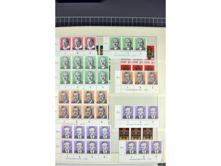 1949/90, in den Hauptnummern nahezu komplette postfrische Sammlung der Druckvermerke und Druckereizeichen, meist in Vierer- o