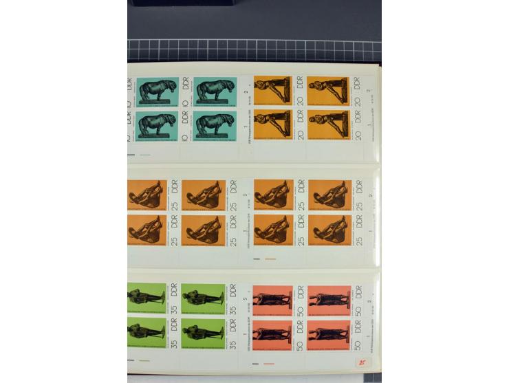 1949/90, in den Hauptnummern nahezu komplette postfrische Sammlung der Druckvermerke und Druckereizeichen, meist in Vierer- o